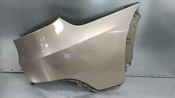 Rear bumper corner trim