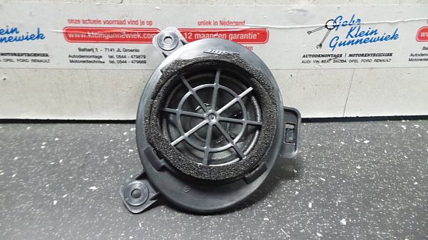 Parcel shelf speaker