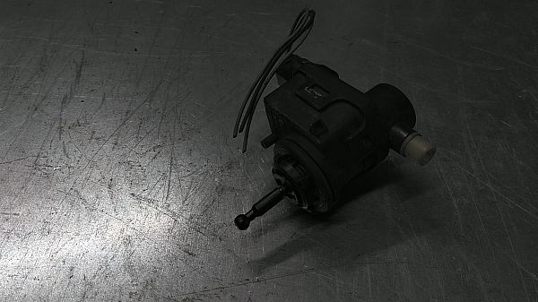 Headlight level adjustment motor
