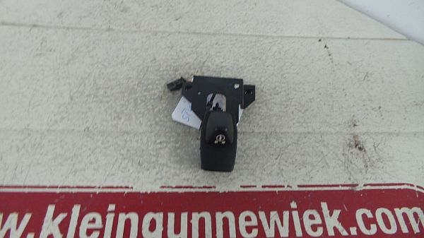 Steering wheel adjustment switch
