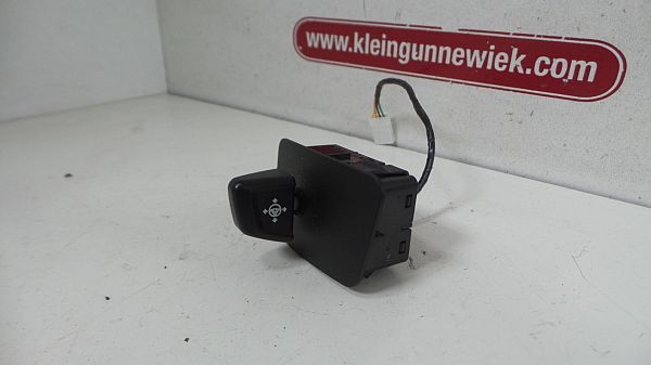 Steering wheel adjustment switch