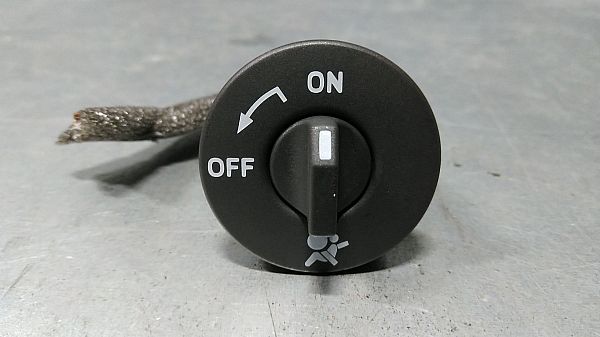 Passenger airbag on off switch