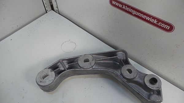 Front differential bracket