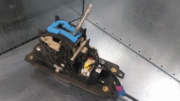 Câble et tringlerie de changement de vitesses