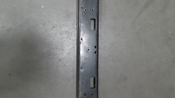 Lower radiator support